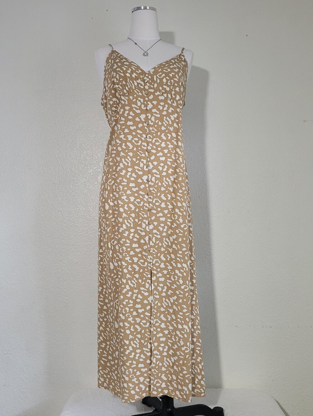 Morgan Taylor Tan and White Leopard Print Maxi Dress with Button Up Front Large